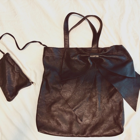 Red Valentino. Women's Black Leather Tote Shoulder Bag with Bow and Pouch - Picture 1 of 6
